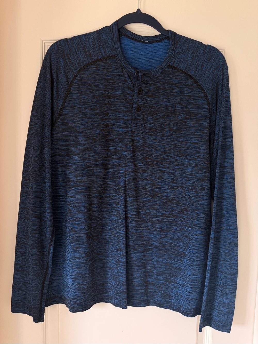lululemon athletica Men's Heathered Navy/Black Long-Sleeve Henley